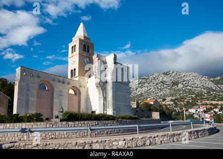 Die Ruinen der Kirche, Omis, Dalmatien, Kroatien, Sv. Karlo Boromejski Stockfoto