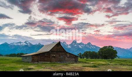 Der Grand Teton National Park am Tag mit Reflexion in den Fluss. Stockfoto