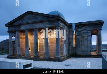 Stadt Sternwarte, Calton Hill, Edinburgh, Schottland, Großbritannien. 24 Nov. 2018 Mit neuen Kunstgalerie und Restaurant mit Panoramablick Stockfoto