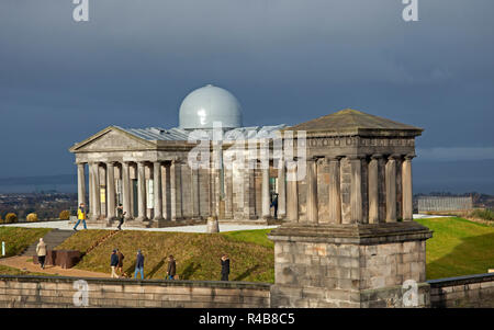 Stadt Sternwarte, Calton Hill, Edinburgh, Schottland, Großbritannien. 24 Nov. 2018 Mit neuen Kunstgalerie und Restaurant mit Panoramablick Stockfoto