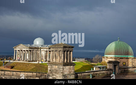 Stadt Sternwarte, Calton Hill, Edinburgh, Schottland, Großbritannien. 24 Nov. 2018 Mit neuen Kunstgalerie und Restaurant mit Panoramablick Stockfoto