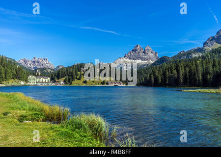 Die Alpinen See Misurina in den Dolomiten, Alpen. Stockfoto