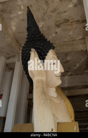 Der liegende Buddha Tempel in Hat Yai, Thailand. Im Detail der Big Buddha Kopf. Stockfoto