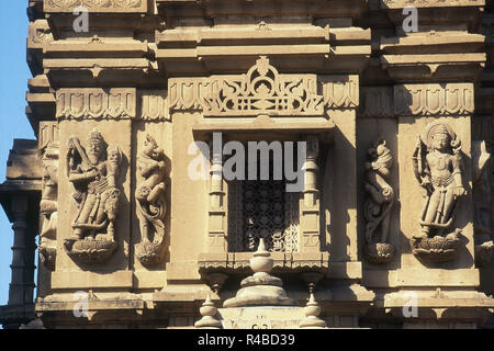 Stein geschnitzten Figuren auf Hutheesing Jain Tempel, Ahmedabad, Gujarat, Indien, Asien Stockfoto