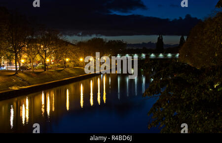 Den Fluss Ouse von Lendal Brücke, nach Sonnenuntergang, York, England, UK. Stockfoto