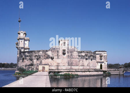 Lakhota Fort & Weg durch Stadt See, Jamnagar, Gujarat, Indien, Asien Stockfoto