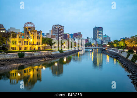 Genbaku Dome von Hiroshima Peace Memorial bei Nacht Stockfoto