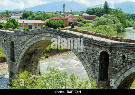 Im osmanischen Stil Terzijski Brücke oder Schneider's Bridge, Gjakova, Kosovo Stockfoto