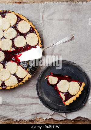 Almond Tart Cherry. nach oben Blick.style Vintage. selektive Fokus Stockfoto