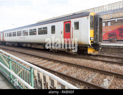 Bahnhof, Leiston, Suffolk, England, UK British Rail Class 156 Super Sprinter diesel multiple Unit mehr Anglia Zug Stockfoto