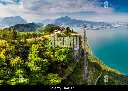 Hammetschwand Lift in Alpen in der Nähe Burgenstock mit Blick auf die Schweizer Alpen und Floralpina, Schweiz, Europa. Stockfoto