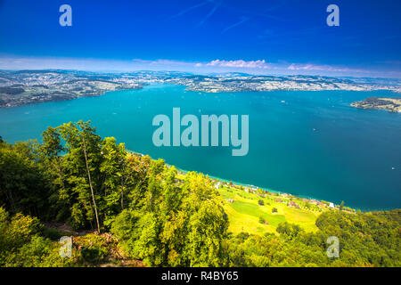 Schweizer Alpen in der Nähe von burgenstock mit der Ansicht von floralpina und Pilatus Berg, der Schweiz, in Europa. Stockfoto