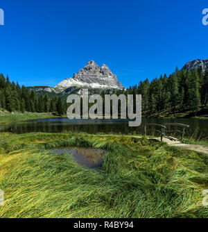 Alpine Lake Antorno (Adorno) in den Dolomiten, Alpen. Stockfoto