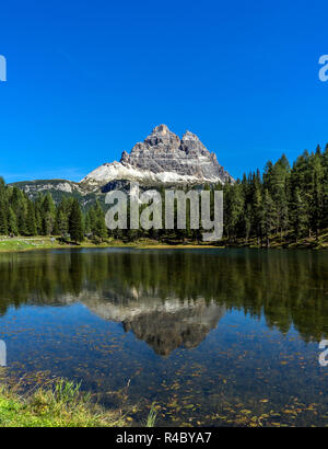 Alpine Lake Antorno (Adorno) in den Dolomiten, Alpen. Stockfoto