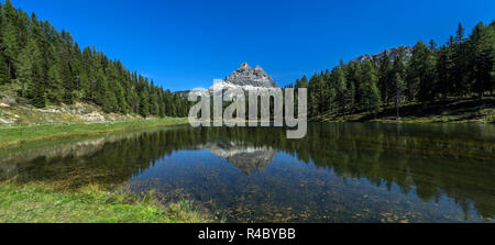 Alpine Lake Antorno (Adorno) in den Dolomiten, Alpen. Stockfoto