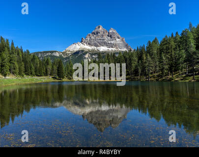 Alpine Lake Antorno (Adorno) in den Dolomiten, Alpen. Stockfoto