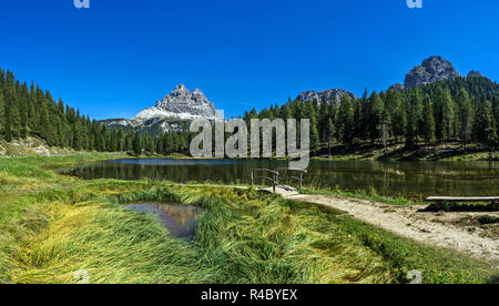 Alpine Lake Antorno (Adorno) in den Dolomiten, Alpen. Stockfoto