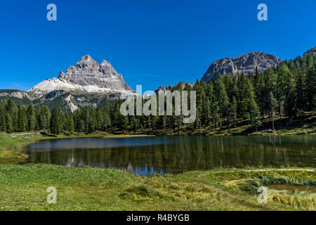 Alpine Lake Antorno (Adorno) in den Dolomiten, Alpen. Stockfoto