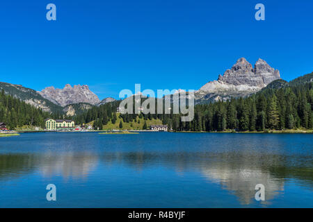 Alpine Lake Antorno (Adorno) in den Dolomiten, Alpen. Stockfoto