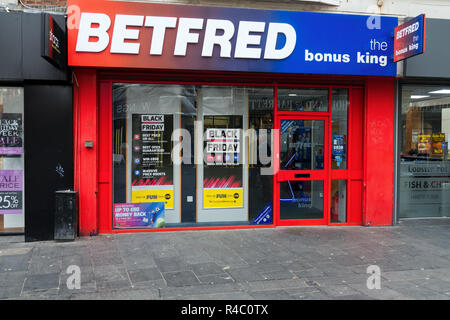 Ein Betfred Buchmacher Shop bietet Black Friday Deals in Liverpool, Großbritannien Stockfoto