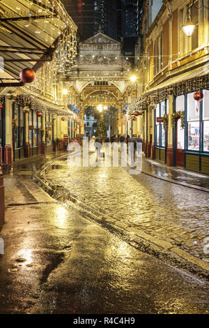 UK., London, Lime Street Gang zu Leadenhall Market. Es ist einer der ältesten Märkte in London, aus dem 14. Jahrhundert und ist zu finden Stockfoto