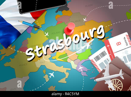 Die Stadt Straßburg Reisen und Tourismus Ziel Konzept. Flagge Frankreich und Straßburg Ort auf der Karte zeigen. France Travel Concept Map Hintergrund. Tickets Ebenen a Stockfoto