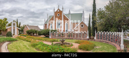 PIKETBERG, SÜDAFRIKA, 22. AUGUST 2018: Die historische Niederländische Reformierte Kirche in Piketberg, im Swartland Region der Provinz Western Cape. Ein Mem Stockfoto