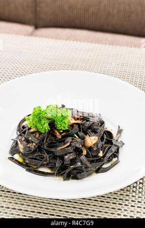 schwarzen Aglio Olio Nudeln Stockfoto