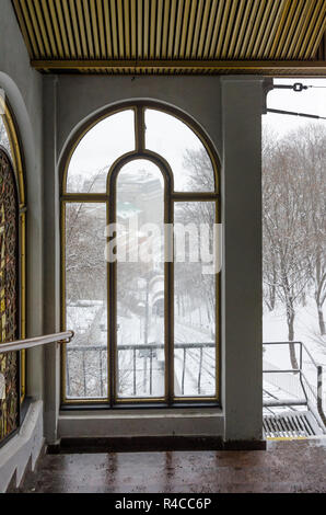 Winter Blick auf öffentliche Standseilbahn in Kiew, Kiew, Ukraine Stockfoto