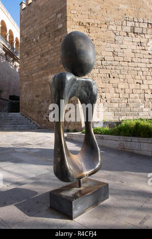 Monument a la Dona von Joan Miro in der historischen Altstadt von Palma de Mallorca, Mallorca Stockfoto