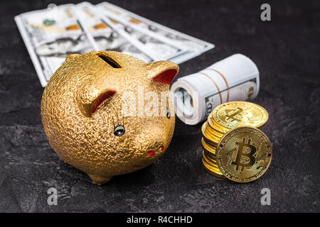 Bitcoins, Währung und piggie Bank Stockfoto