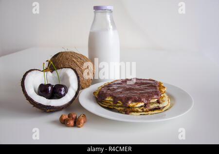 Cherry coconut pancakes Stockfoto