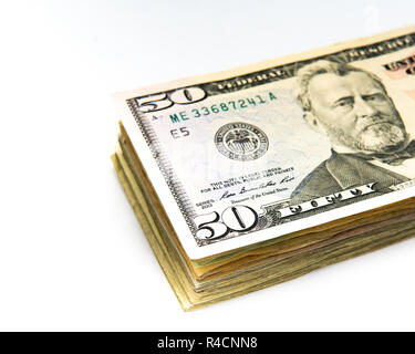 Ein Haufen von 50 $-Scheine auf Weiß, Geld Konzept isoliert, Reichtum. Stockfoto