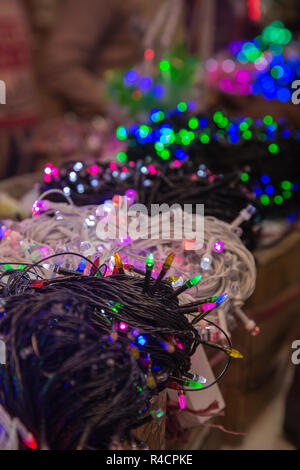Diwali / Weihnachten / Hochzeit Dekoration rot, gelb, grün, weiß, blau LED-Leuchten Stockfoto