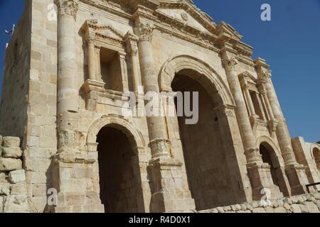 Bogen von Hadrian in Jerash, Jordanien Stockfoto