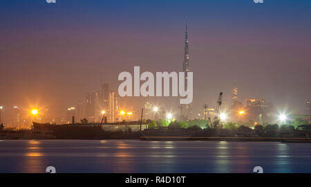 Sonnenuntergang in der Stadt Dubai, Vereinigte Arabische Emirate Stockfoto