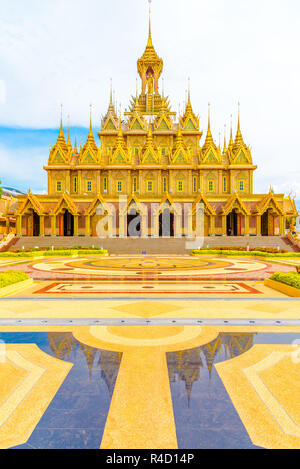 Das goldene Schloss in Wat Chantharam (Wat Tha gesungen) in Uthai Thani, Thailand. Stockfoto