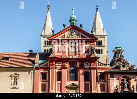 St.-Georgs-Basilika auf der Prager Burg Tschechische Republik Stockfoto