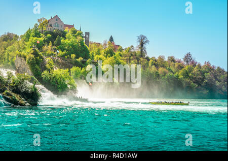 Boote in Richtung Rheinfall Stockfoto