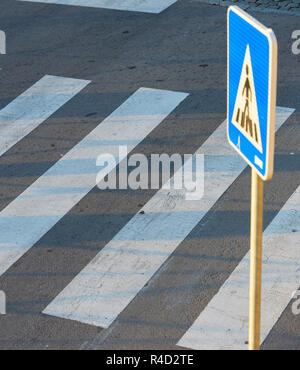 Leere Fußgängerzone crosswalk, Zebra. Hintergrund Stockfoto