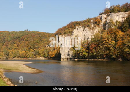 Blick in die weltenburger Enge bei Weltenburg im Altmühltal in Bayern Stockfoto