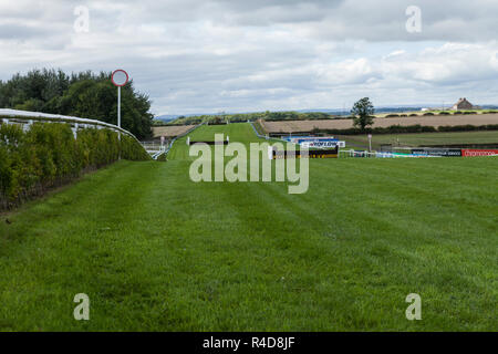 Ein Blick hinunter die Schiene bei Sedgefield Pferderennbahn bei Sedgefield, Co Durham, England, Großbritannien Stockfoto