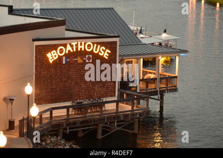 Orlando, Florida. November 16, 2018 Boat House Restaurant über den See am Lake Buena Vista. Stockfoto