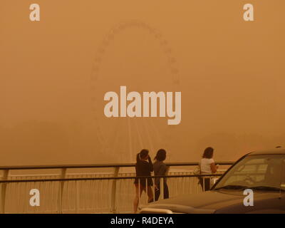 Sandsturm in Brisbane Australien - Brisbane CBD und Brisbane River im Tagbetrieb Stockfoto