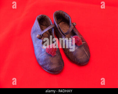 Ein paar der Viktorianischen Baby Schuhe des Kindes, aus Leder, ca. 1880. Stockfoto