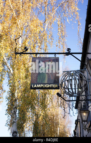 Zeichen für das Lamplighter, Public House in der Stadt Stratford-upon-Avon, Warwickshire. Stockfoto