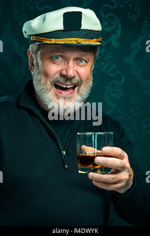 Portrait von Old Captain oder sailor Mann in Schwarz Pullover Stockfoto