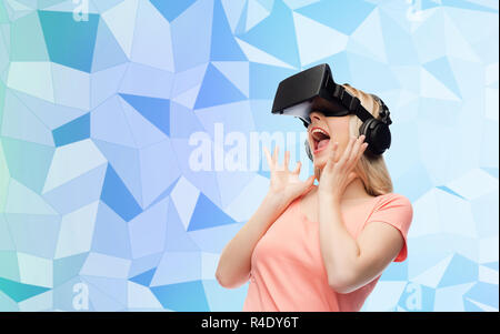 Frau in virtual-Reality-Kopfhörer oder 3d Brille Stockfoto