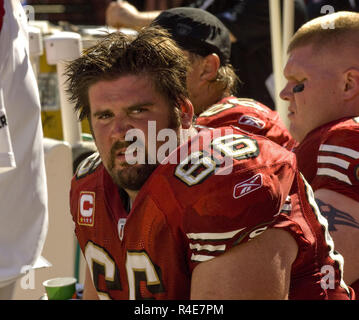 San Francisco, Kalifornien, USA. 21 Sep, 2008. San Francisco 49ers center Eric Heitmann auf den Seiten Linien am Sonntag, 21. September 2008 Bei Candlestick Park, San Francisco, Kalifornien. Die 49ers besiegten die Löwen 31-13. Credit: Al Golub/ZUMA Draht/Alamy leben Nachrichten Stockfoto