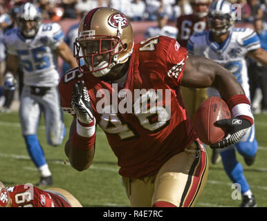 San Francisco, Kalifornien, USA. 21 Sep, 2008. San Francisco 49ers tight end Delanie Walker für extra Yards auf Sonntag läuft, 21. September 2008 Bei Candlestick Park, San Francisco, Kalifornien. Die 49ers besiegten die Löwen 31-13. Credit: Al Golub/ZUMA Draht/Alamy leben Nachrichten Stockfoto